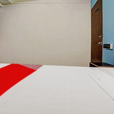 Hotel Welcome, Vip Road Vesu Surate Extérieur photo