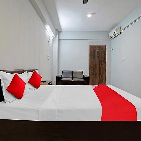 Hotel Welcome, Vip Road Vesu Surate Extérieur photo