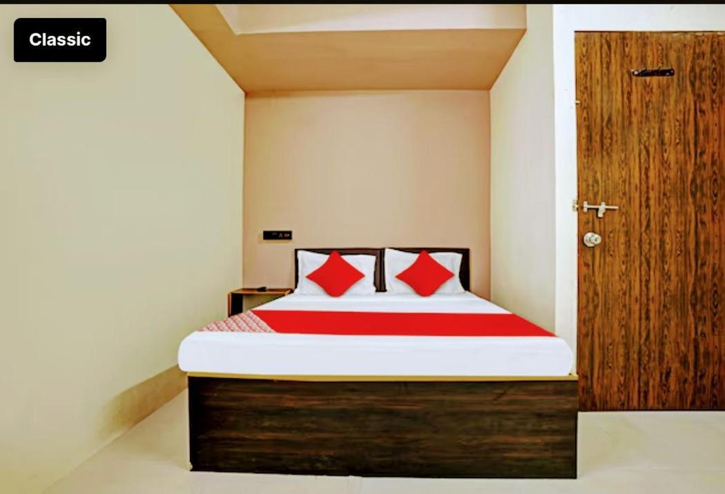 Hotel Welcome, Vip Road Vesu Surate Extérieur photo