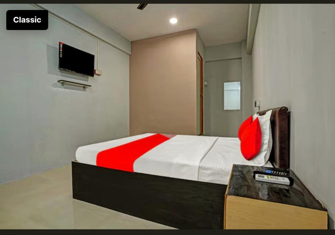 Hotel Welcome, Vip Road Vesu Surate Extérieur photo